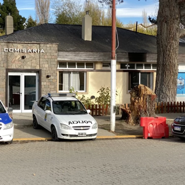 Detuvieron a un ex bombero acusado de incendiar una vivienda y atacar un vehículo en El Calafate Detuvieron a un ex bombero acusado de incendiar una vivienda y atacar un vehículo en El Calafate