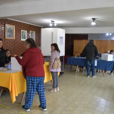 Desde Río Gallegos, chilenos participaron en el balotaje presidencial Desde Río Gallegos, chilenos participaron en el balotaje presidencial