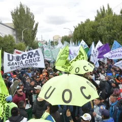 Decenas de vecinos se manifestaron en contra de la reforma laboral en Río Gallegos