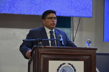 Vidal: “La decisión política del Gobierno es entregar tierras a los vecinos que quieren seguir apostando a Santa Cruz” Vidal: “La decisión política del Gobierno es entregar tierras a los vecinos que quieren seguir apostando a Santa Cruz”