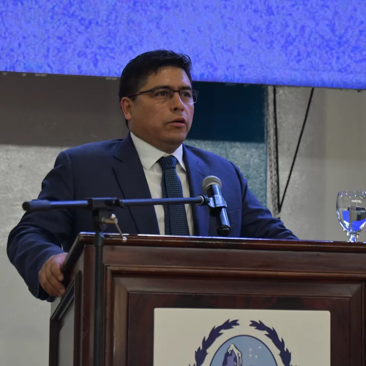 Vidal: “La decisión política del Gobierno es entregar tierras a los vecinos que quieren seguir apostando a Santa Cruz” Vidal: “La decisión política del Gobierno es entregar tierras a los vecinos que quieren seguir apostando a Santa Cruz”