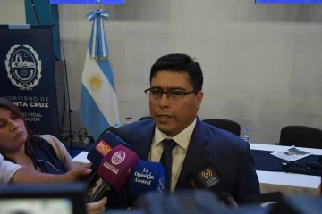 Claudio Vidal: “El pueblo de Santa Cruz tiene que saber que hay un gobierno que trabaja para salir de esta situación” Claudio Vidal: “El pueblo de Santa Cruz tiene que saber que hay un gobierno que trabaja para salir de esta situación”