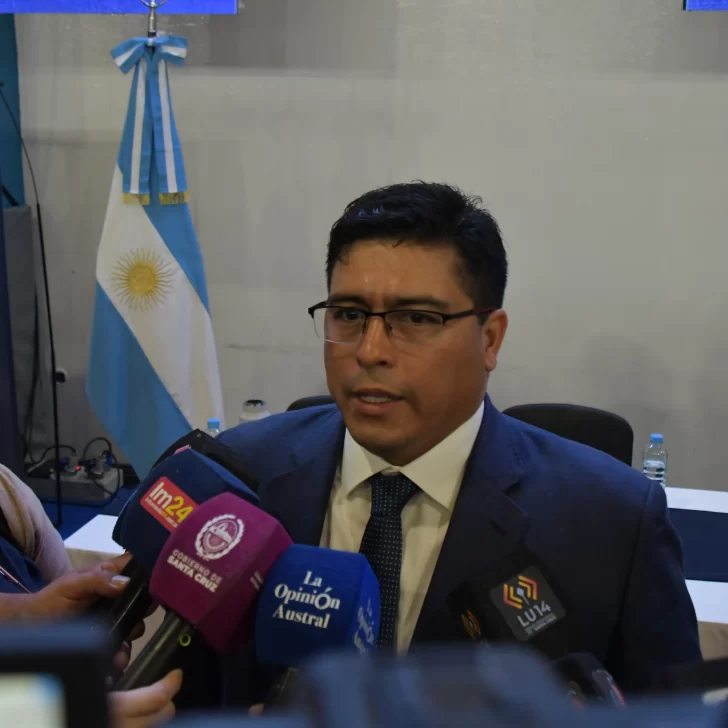 Claudio Vidal: “El pueblo de Santa Cruz tiene que saber que hay un gobierno que trabaja para salir de esta situación” Claudio Vidal: “El pueblo de Santa Cruz tiene que saber que hay un gobierno que trabaja para salir de esta situación”