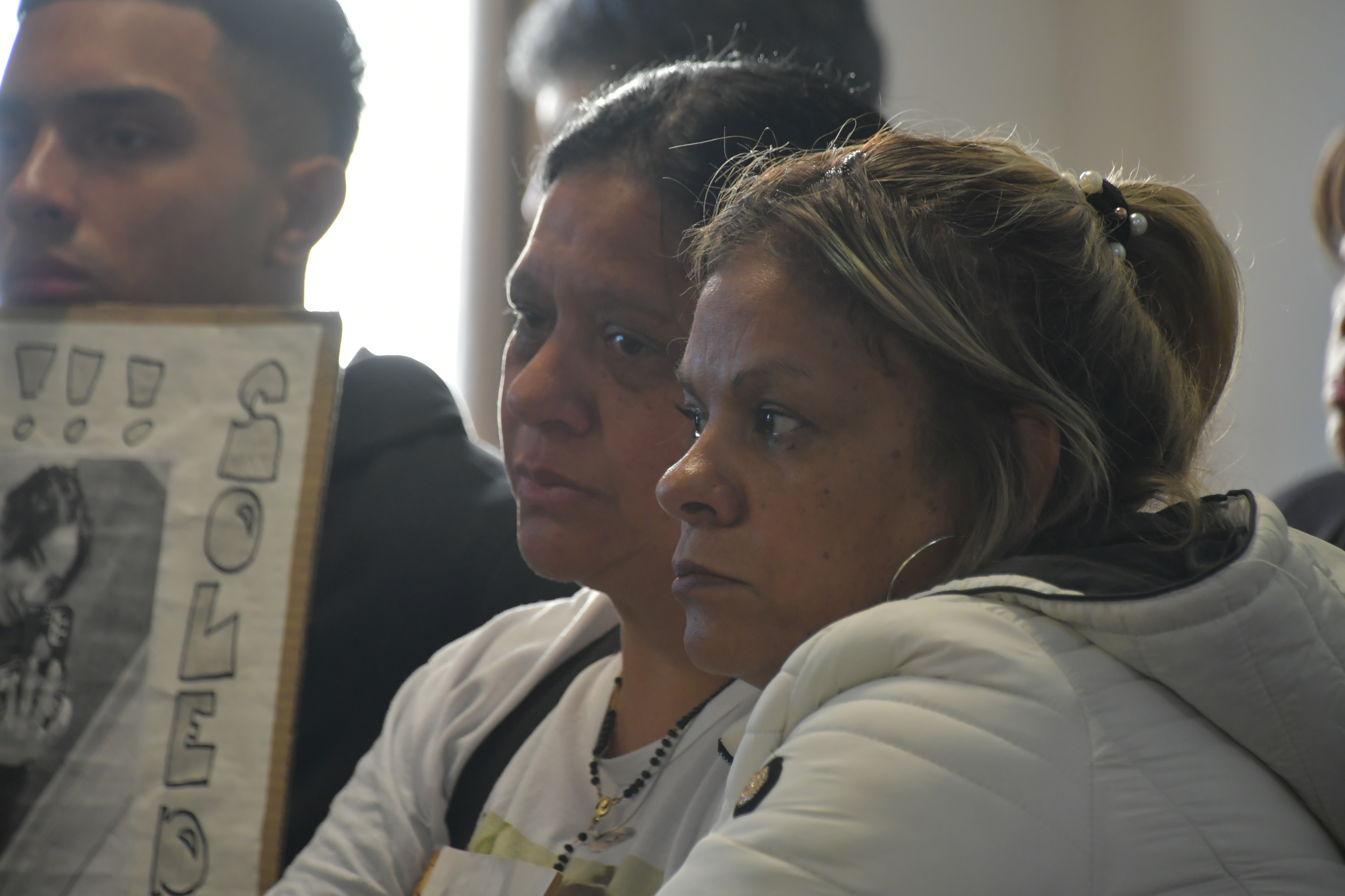  Verónica Luna, mamá de Soledad y Mabel Maidana, madre de Brianna Matulich. JUAN PALACIOS/LA OPINIÓN AUSTRAL