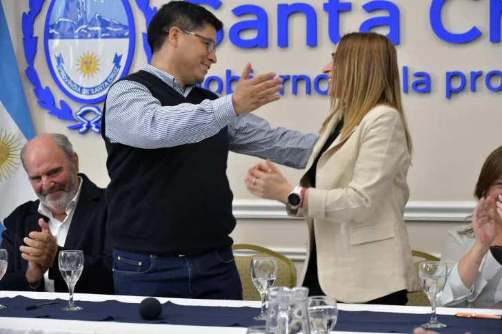  Ricci junto al gobernador Claudio Vidal. (Foto: José Silva/La Opinión Austral).