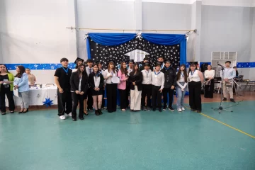 Estudiantes del Secundario N° 19 “Cincuentenario de LU12” tuvieron un emotivo acto de egreso Estudiantes del Secundario N° 19 “Cincuentenario de LU12” tuvieron un emotivo acto de egreso