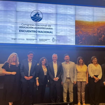 Santa Cruz reforzó su perfil productivo en el Encuentro Nacional de Educación Agropecuaria Santa Cruz reforzó su perfil productivo en el Encuentro Nacional de Educación Agropecuaria