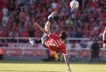Santiago Montiel, de Independiente, se quedó con el Premio Puskás por un golazo Santiago Montiel, de Independiente, se quedó con el Premio Puskás por un golazo