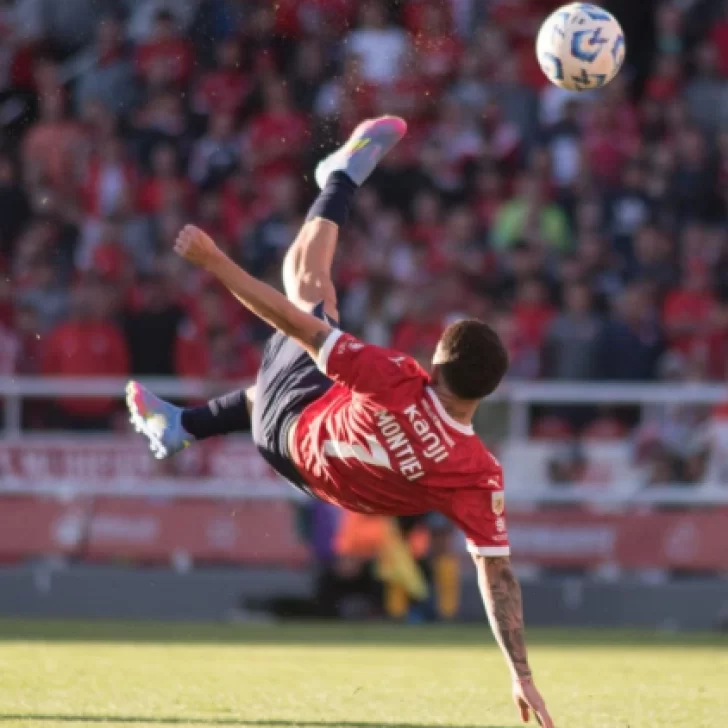 Santiago Montiel, de Independiente, se quedó con el Premio Puskás por un golazo Santiago Montiel, de Independiente, se quedó con el Premio Puskás por un golazo