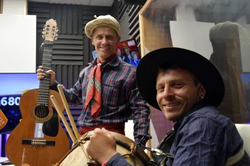 “Tenemos un sueño muy grande: conocer los glaciares”: los trovadores mendocinos visitaron los estudios de Radio LU12 AM680