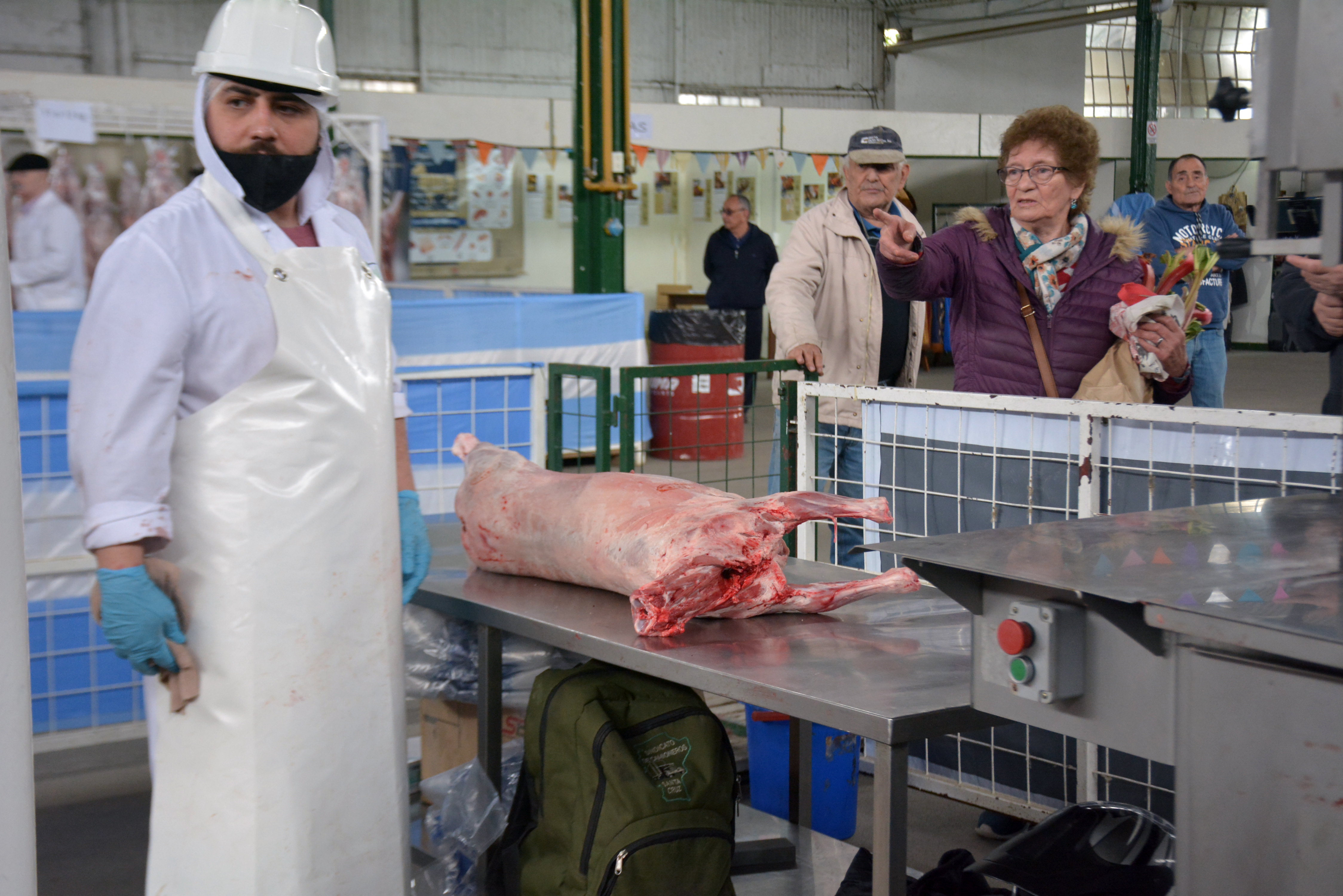  La gente podrá elegir entre corderos grandes, medianos y chicos, además de optar por la media res.