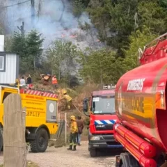 Incendio en la Patagonia: bombero inhaló humo y tuvo que ser asistido