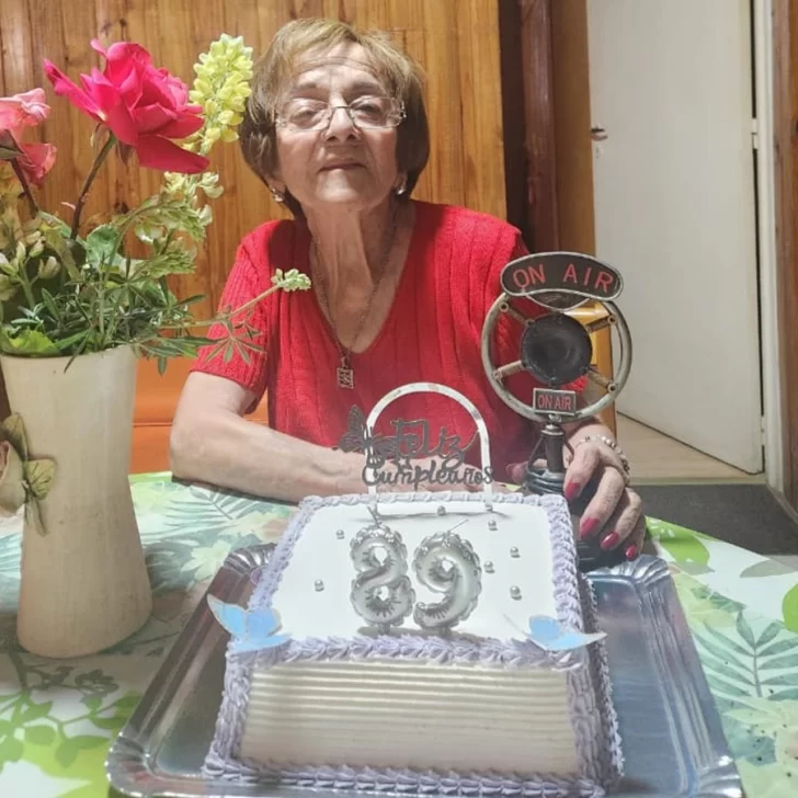 La emoción de la locutora de LU12 AM680, Margarita Soto en el día de su cumpleaños: “Estoy entre lágrimas y sonrisas” La emoción de la locutora de LU12 AM680, Margarita Soto en el día de su cumpleaños: “Estoy entre lágrimas y sonrisas”