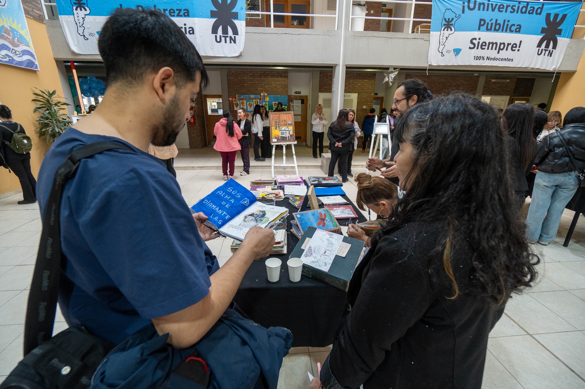  La muestra anual recibió la visita de la comunidad. FOTOS: LEANDRO FRANCO/ LA OPINIÓN AUSTRAL