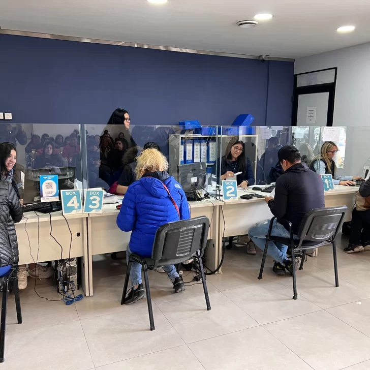 Ordenaron regularizar las vacaciones pendientes de los estatales de Santa Cruz y priorizar que se las tomen durante el receso Ordenaron regularizar las vacaciones pendientes de los estatales de Santa Cruz y priorizar que se las tomen durante el receso