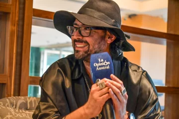 Panni Margot, el diseñador de Santa Cruz que fusiona moda y ciencia: “Hay que hacer que las cosas pasen” Panni Margot, el diseñador de Santa Cruz que fusiona moda y ciencia: “Hay que hacer que las cosas pasen”