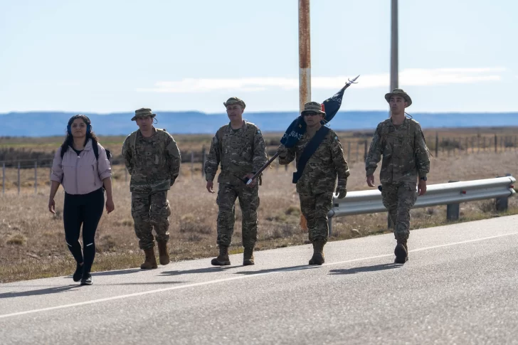  El Ejército, siempre presente en la Peregrinación a la virgen de Güer Aike. FOTOS: LEANDRO FRANCO/ LA OPINIÓN AUSTRAL