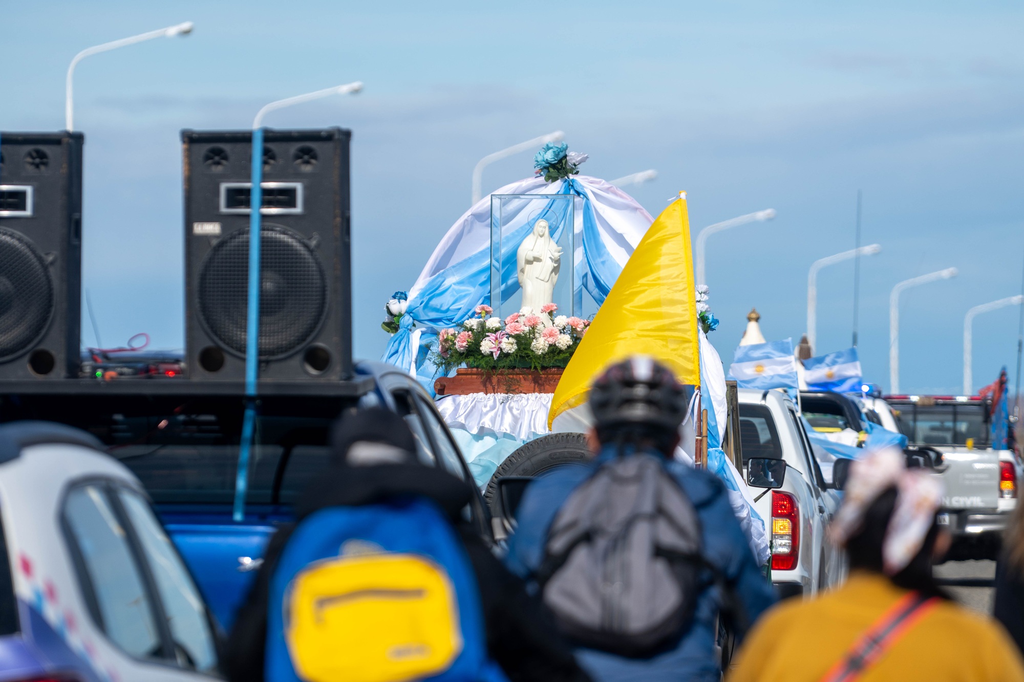  Como estaba previsto, la procesión inició a las 06:00. FOTOS: LEANDRO FRANCO/ LA OPINIÓN AUSTRAL