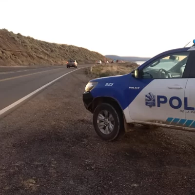 Dos jóvenes y un menor demorados por participar de carreras ilegales en una ruta cercana a Truncado