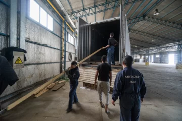 Hecho en Santa Cruz: llegó la fábrica de puertas para casas a Río Gallegos ¿Cuántas construirán y quienes pueden comprar? Hecho en Santa Cruz: llegó la fábrica de puertas para casas a Río Gallegos ¿Cuántas construirán y quienes pueden comprar?