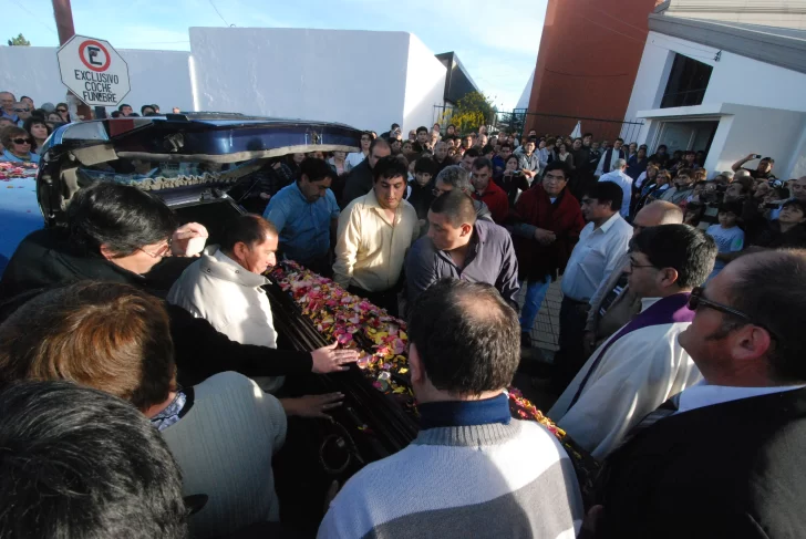 SEPELIO-PADRE-JUAN-BARRIO-2013-728x487