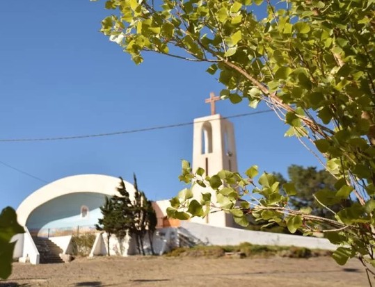  En Caleta Olivia, el Santuario Mariano Virgen del Valle —erigido como santuario en 2020— concluye su novena y se prepara para dos jornadas intensas de devoción, encuentro comunitario y expresiones culturales.