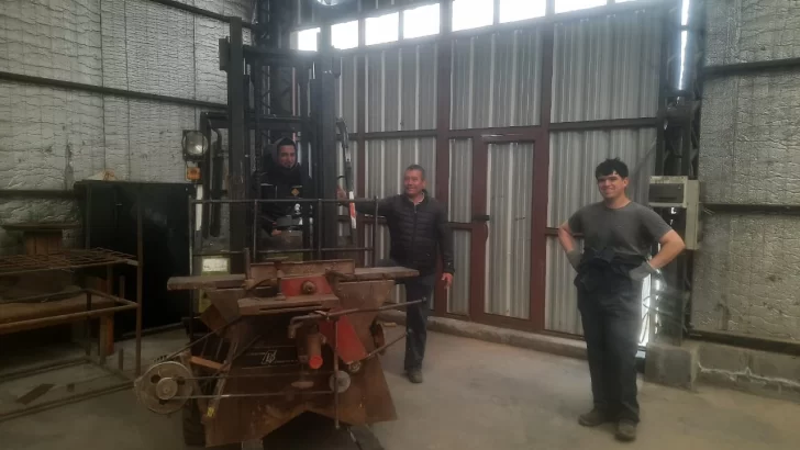 Sin-fin-de-la-fabirca-de-puertas-placa-en-el-predio-de-Santa-Cruz-Puede.-FOTOS-LEANDRO-FRANCO-LA-OPINION-AUSTRAL-1-728x410 Sin-fin-de-la-fabirca-de-puertas-placa-en-el-predio-de-Santa-Cruz-Puede.-FOTOS-LEANDRO-FRANCO-LA-OPINION-AUSTRAL-1-728x410