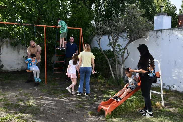  La muestra de fin de año de los talleres recreativos de la Fundación TEA Santa Cruz reunió a las familias en la tarde del sábado. Foto: Juan Palacios/La Opinión Austral
