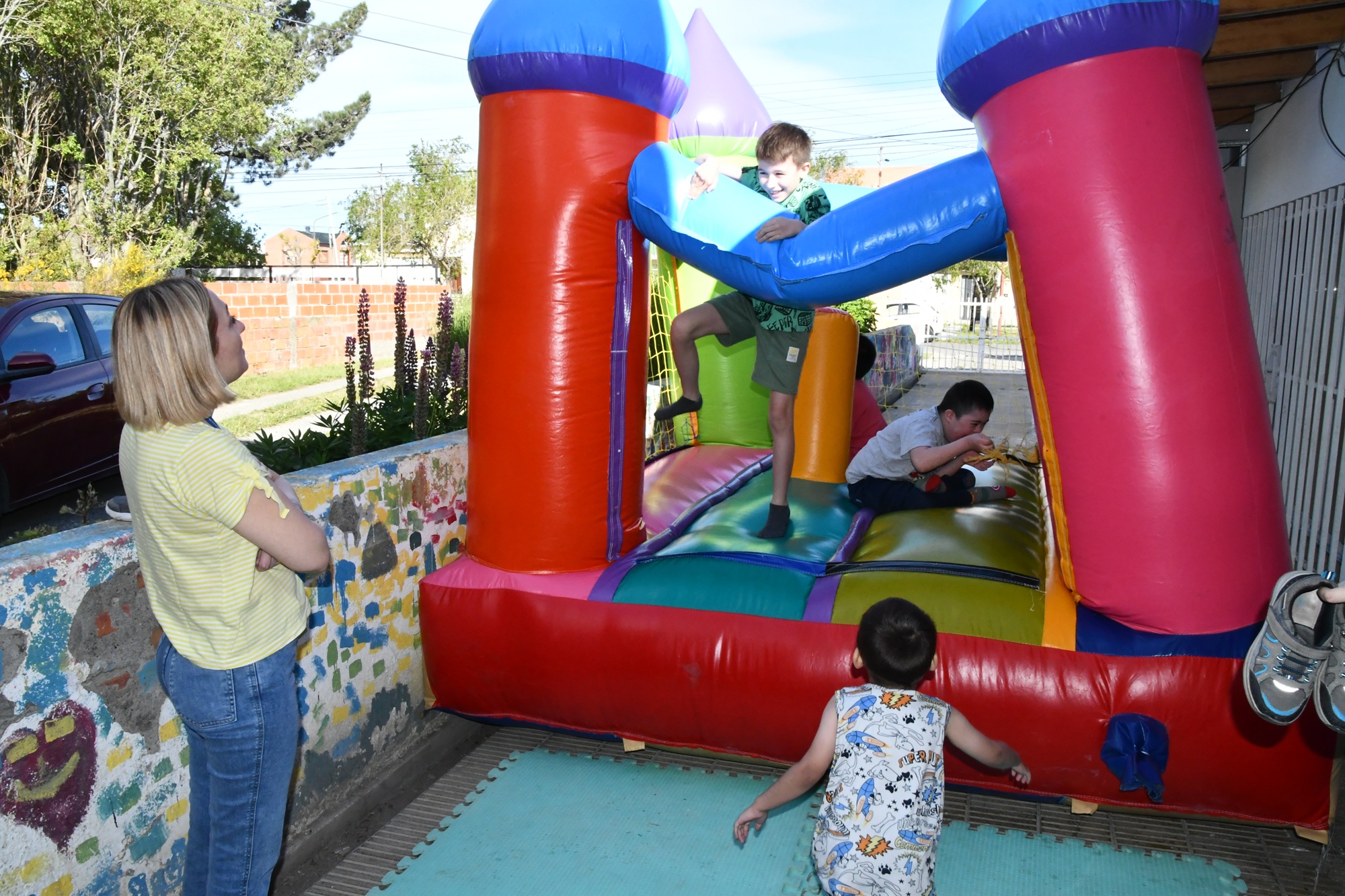  Con juegos e inflables, niños y niñas cerraron el año. Foto: Juan Palacios/La Opinión Austral