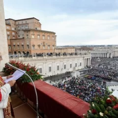 León XIV en Navidad: “La paz nace de un llanto escuchado”