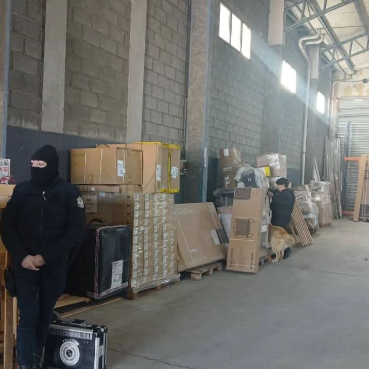 Realizaron un operativo preventivo de control de encomiendas en busca de drogas Realizaron un operativo preventivo de control de encomiendas en busca de drogas