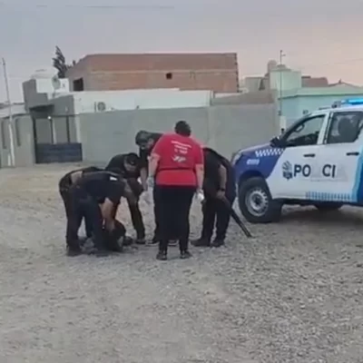 En violento asalto, maniataron a empleados y se tirotearon con la Policía: dos delincuentes detenidos y dos prófugos En violento asalto, maniataron a empleados y se tirotearon con la Policía: dos delincuentes detenidos y dos prófugos