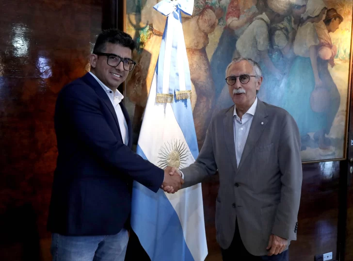 Reunión entre Jairo Guzmán y el ministro Mario Lugones por la situación sanitaria de Santa Cruz