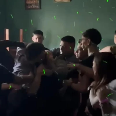 Lo apuñalaron en el cuello en un boliche y lucha por su vida en terapia intensiva