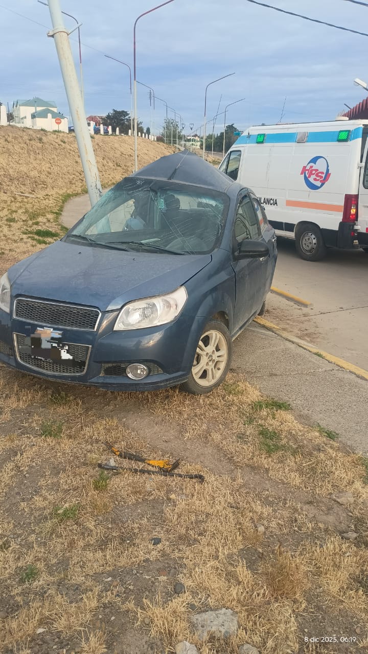  Fuerte choque en Puerto San Julián dejó a un ocupante con heridas de consideración.