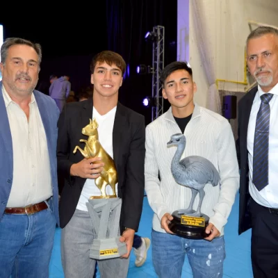 Noche Mágica del Deporte 2025: El nadador Mateo Luna Assef y el futbolista Ian Subiabre fueron los grandes ganadores Noche Mágica del Deporte 2025: El nadador Mateo Luna Assef y el futbolista Ian Subiabre fueron los grandes ganadores