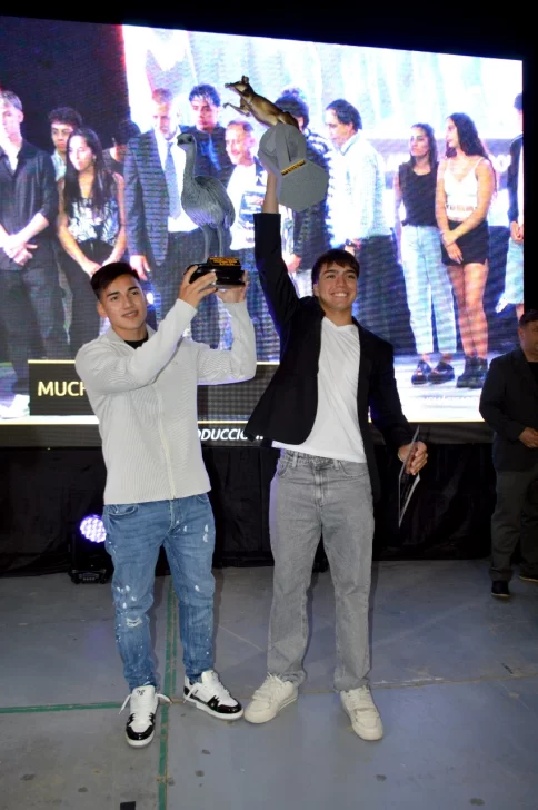  El nadador Mateo Luna Assef y el futbolista Ian Subiabre fueron los grandes ganadores en la Noche Mágica del Deporte