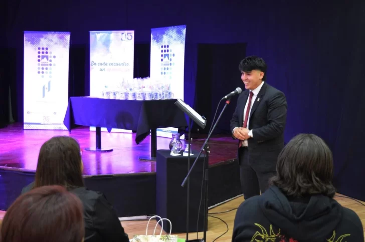  Oyarzo encabezó la entrega de certificados del programa UPAMI.