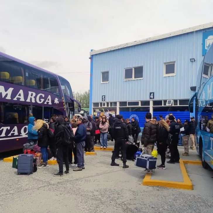 Demoraron a cuatro personas que eran buscadas por la Justicia cuando dejaban Río Gallegos Demoraron a cuatro personas que eran buscadas por la Justicia cuando dejaban Río Gallegos