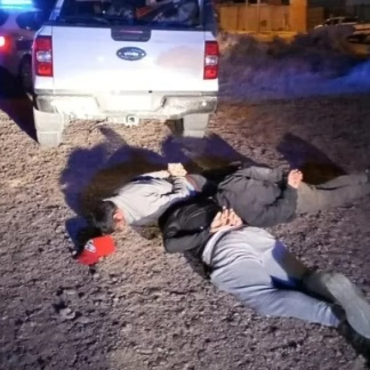 En cercanías a Comodoro: detuvieron a tres sospechosos que habrían maniatado a un peón para robar En cercanías a Comodoro: detuvieron a tres sospechosos que habrían maniatado a un peón para robar