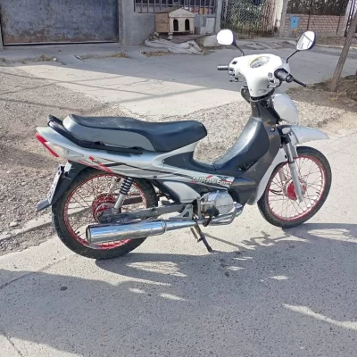 Un menor de edad hacía delivery de comidas sin casco y le retuvieron la motocicleta Un menor de edad hacía delivery de comidas sin casco y le retuvieron la motocicleta