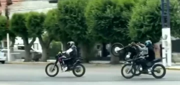 Disturbios en el centro debido a la presencia de jóvenes en motos que hacían maniobras peligrosas Disturbios en el centro debido a la presencia de jóvenes en motos que hacían maniobras peligrosas