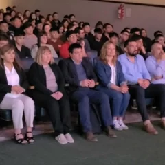 Jóvenes de Santa Cruz recibieron certificados de formación para el trabajo en minería