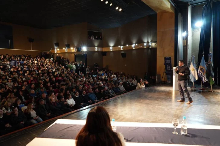  Claudio Vidal destacó el compromiso y el trabajo en el cierre del Ciclo de Formación Minera.