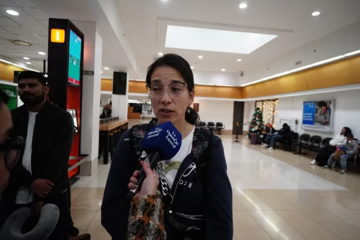  Laura, oriunda de Corrientes, feliz en poder viajar. Pasará las fiestas en su ciudad natal, con su familia.