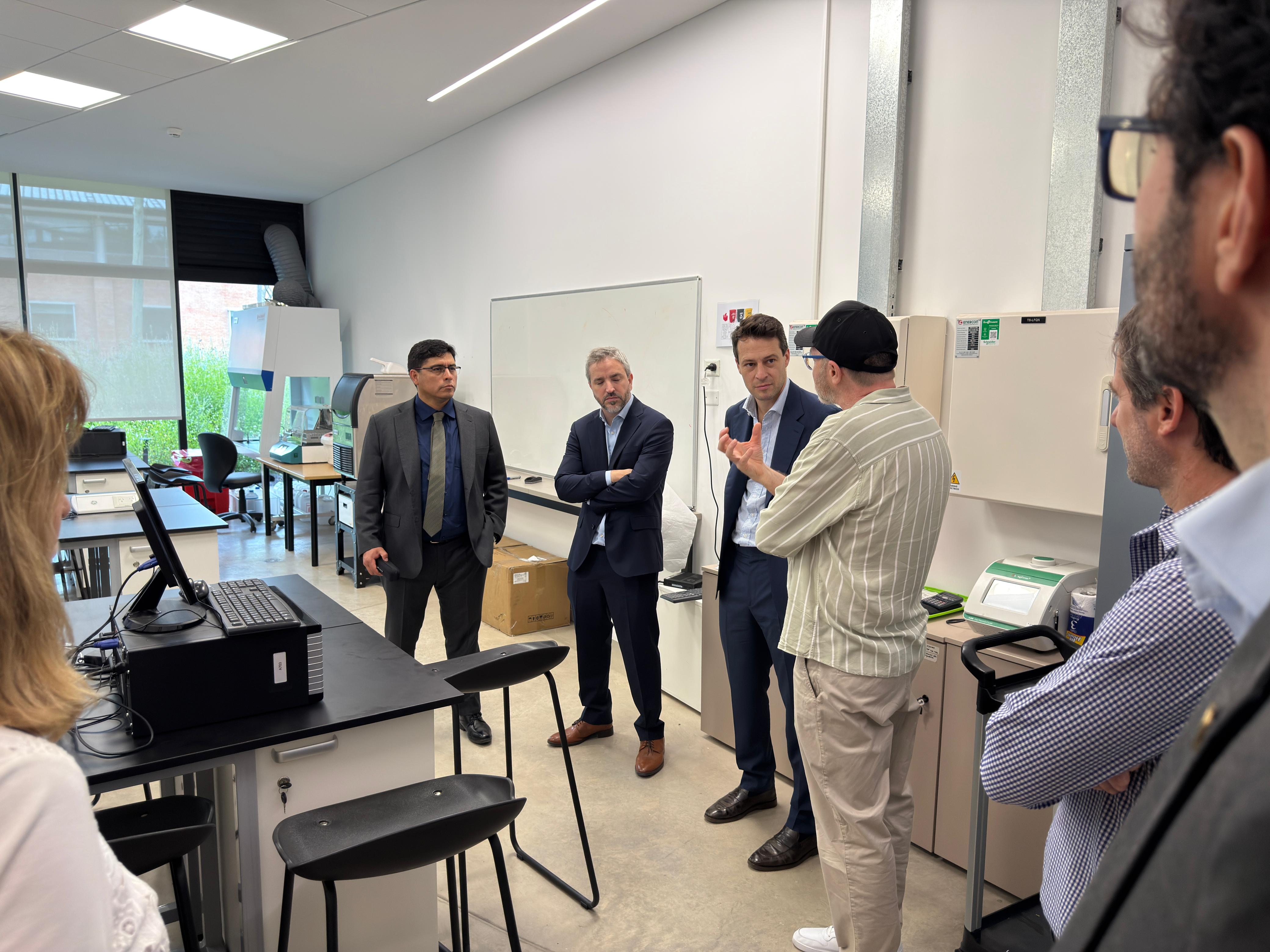  La visita del Gobernador y del empresariado de CGC a la casa de altos estudios.