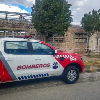 Alerta en Puerto Santa Cruz por un edificio abandonado con riesgo de derrumbe Alerta en Puerto Santa Cruz por un edificio abandonado con riesgo de derrumbe