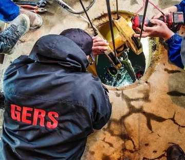 Bomberos reflotaron una bomba de agua y aseguraron el suministro en El Calafate Bomberos reflotaron una bomba de agua y aseguraron el suministro en El Calafate