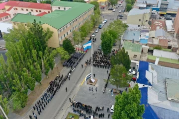 Claudio Vidal: “Identidad, trabajo y producción en la puesta en valor del mástil de la Jefatura” Claudio Vidal: “Identidad, trabajo y producción en la puesta en valor del mástil de la Jefatura”