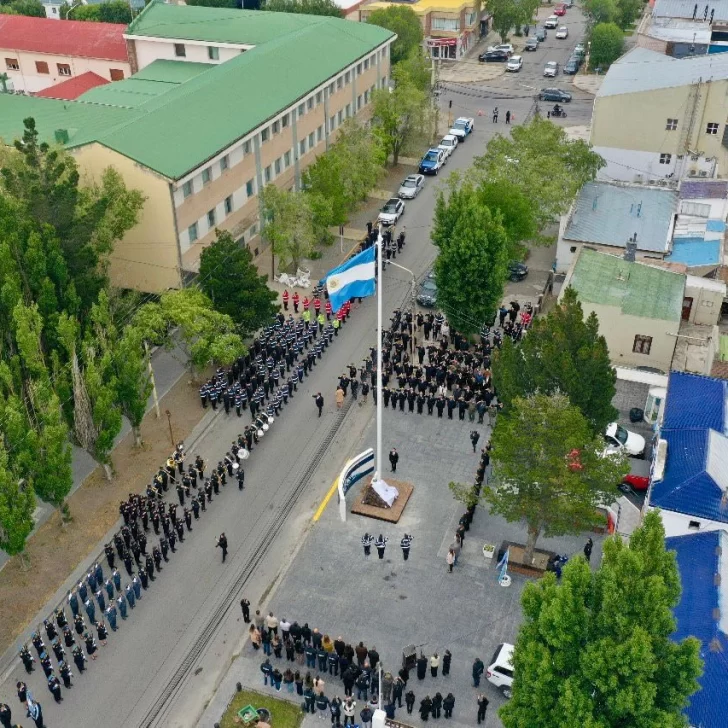 Claudio Vidal: “Identidad, trabajo y producción en la puesta en valor del mástil de la Jefatura” Claudio Vidal: “Identidad, trabajo y producción en la puesta en valor del mástil de la Jefatura”